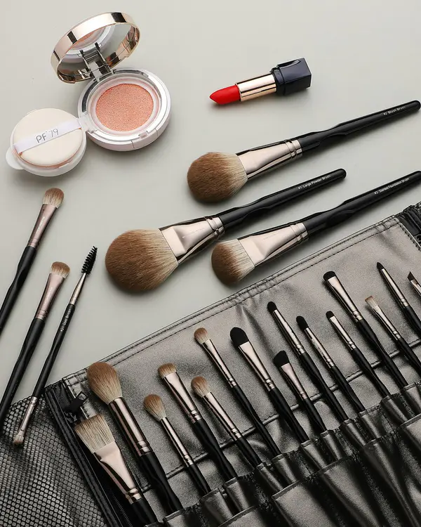 Kit de brochas y polvo compacto